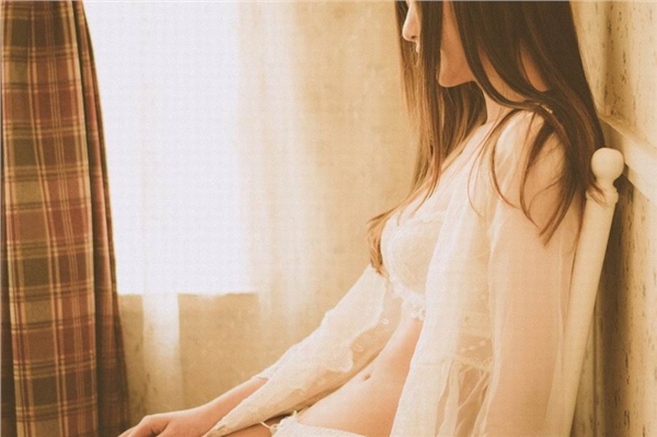 波霸美人魔鬼身材波涛汹涌的曲线令人欲罢不能的美女私房照