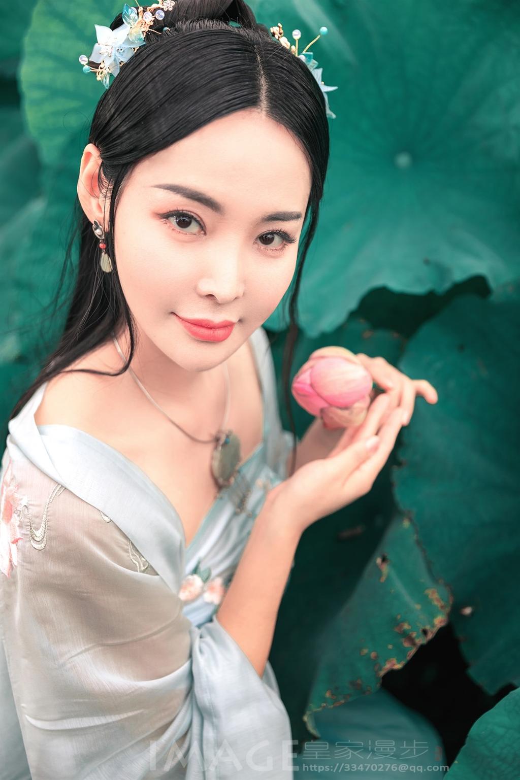 风情熟女丝袜肥臀惹火性感人体艺术写真