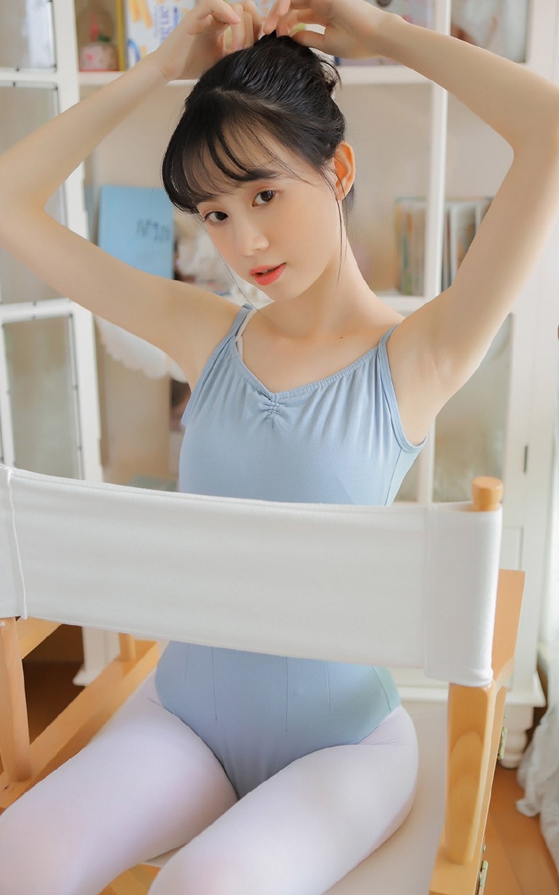紧身白丝青春舞蹈少女娇憨魅惑勾人女生照片