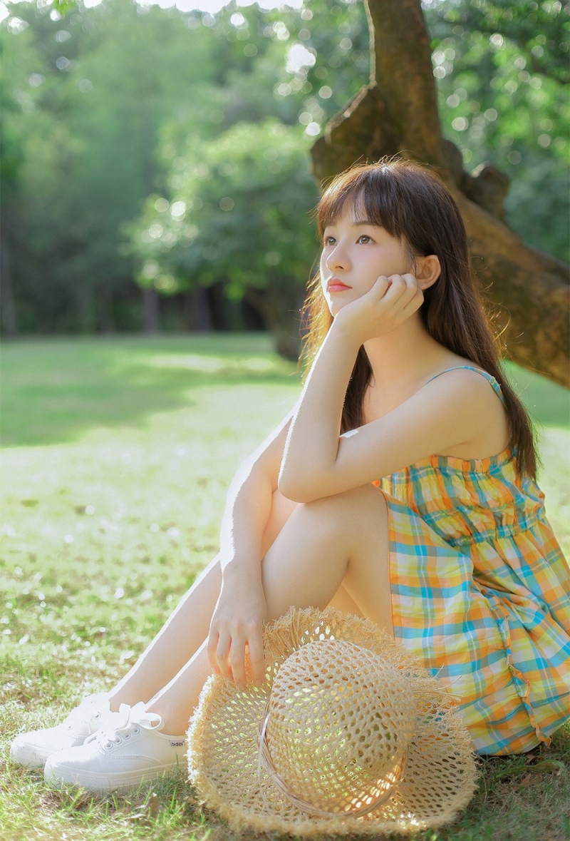 日系小清新美女吊带连衣裙写真