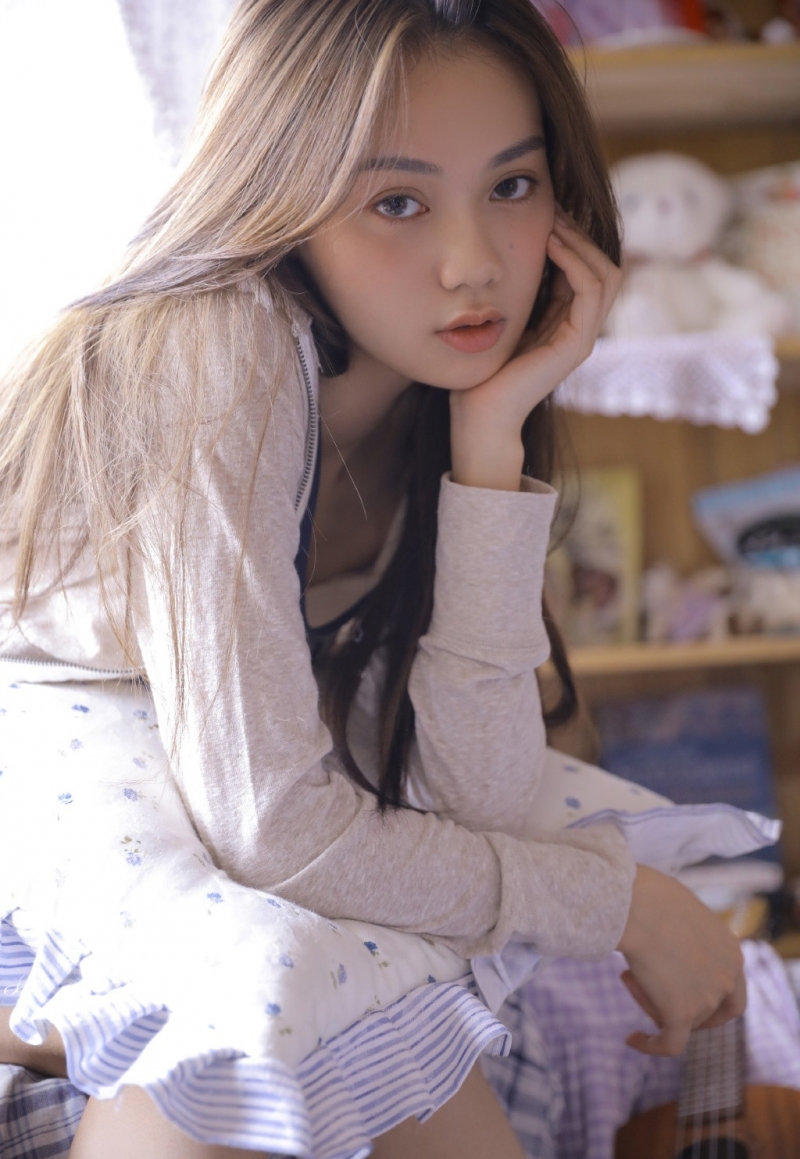 鹅蛋脸女生精致养眼私拍