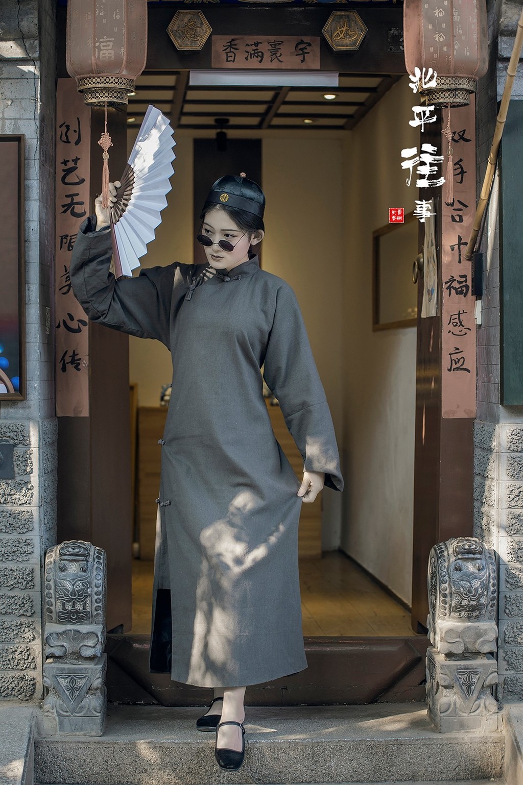 冷艳美女Cosplay民国浪荡公子古风摄影图片