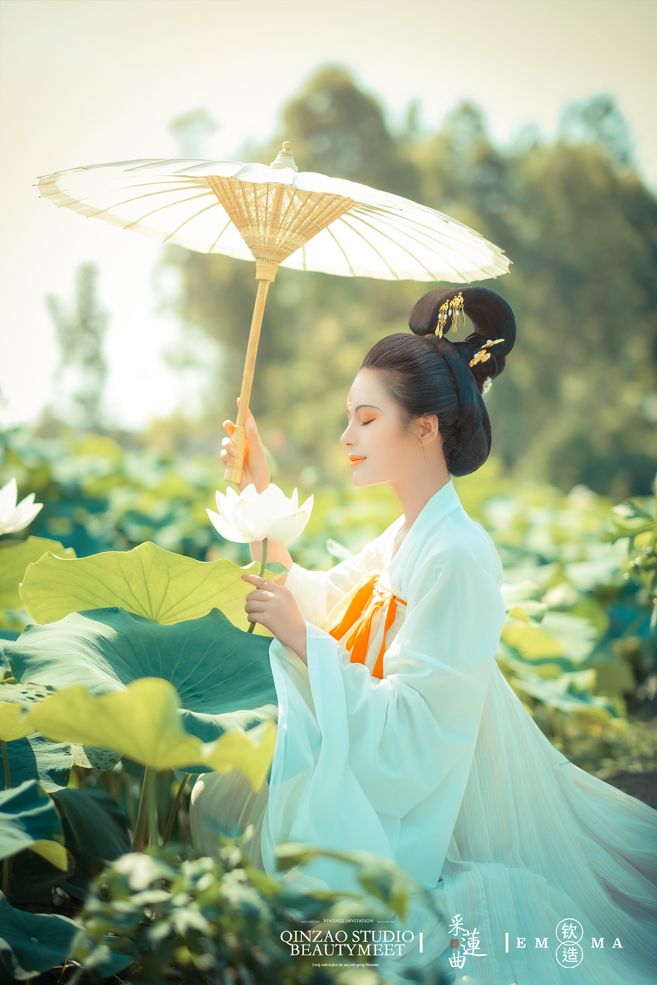 古装美女夏日采莲唯美古风摄影图片