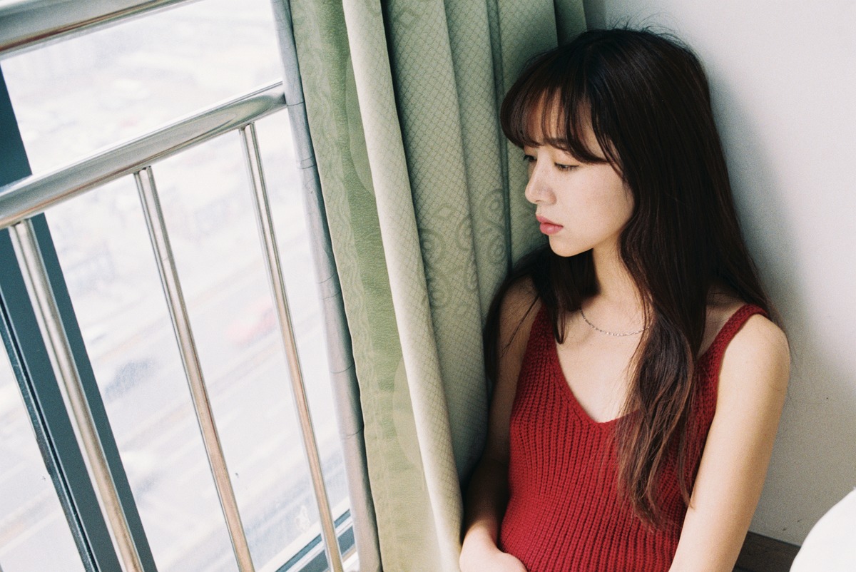 刘海美女玩性感私房照
