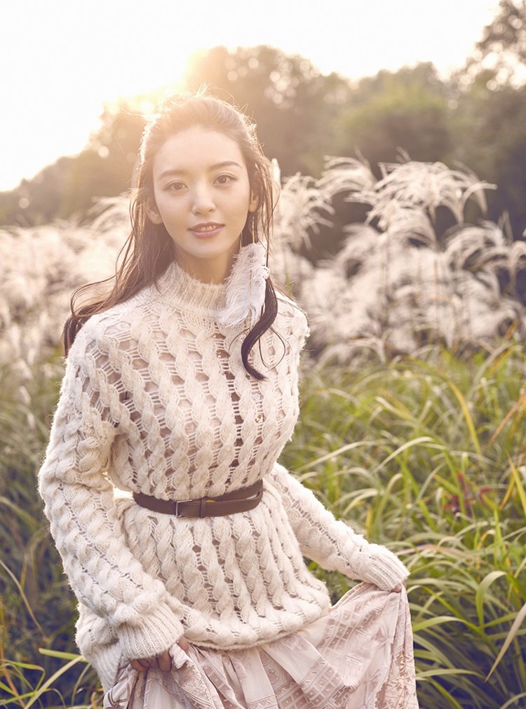 文艺自然美女尤靖茹唯美阳光秋季杂志明星写真图片