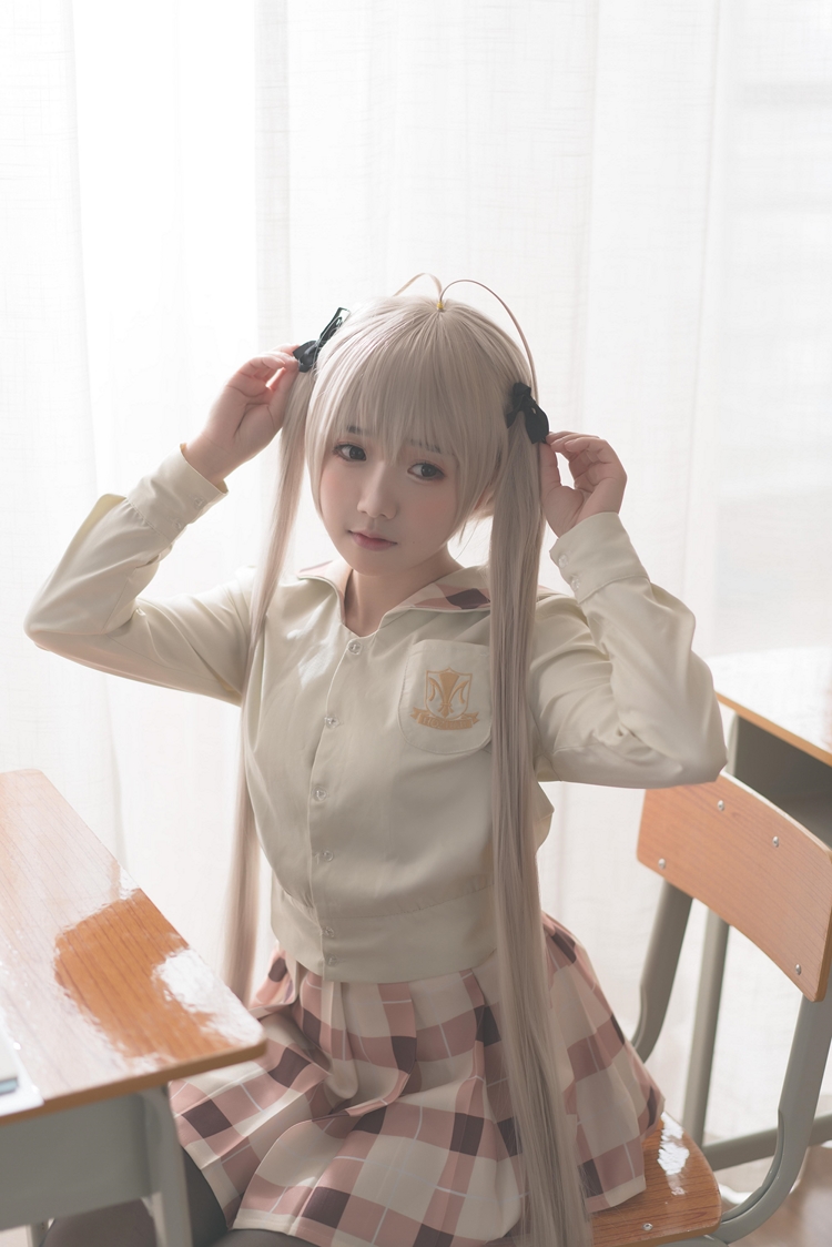 白发双马尾美女黑丝美腿性感COS写真图集