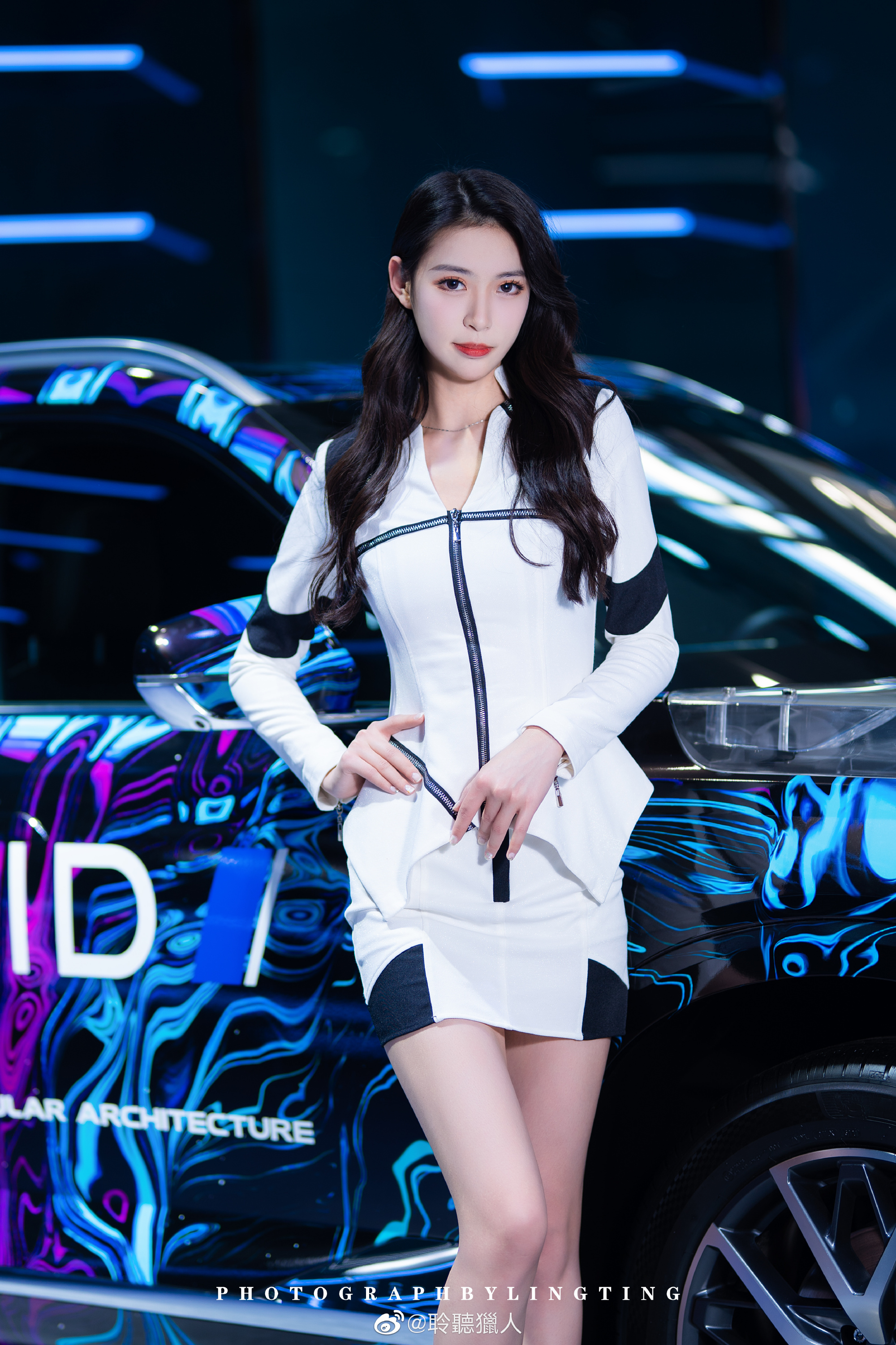 美腿美女车模超短裙高跟鞋套图
