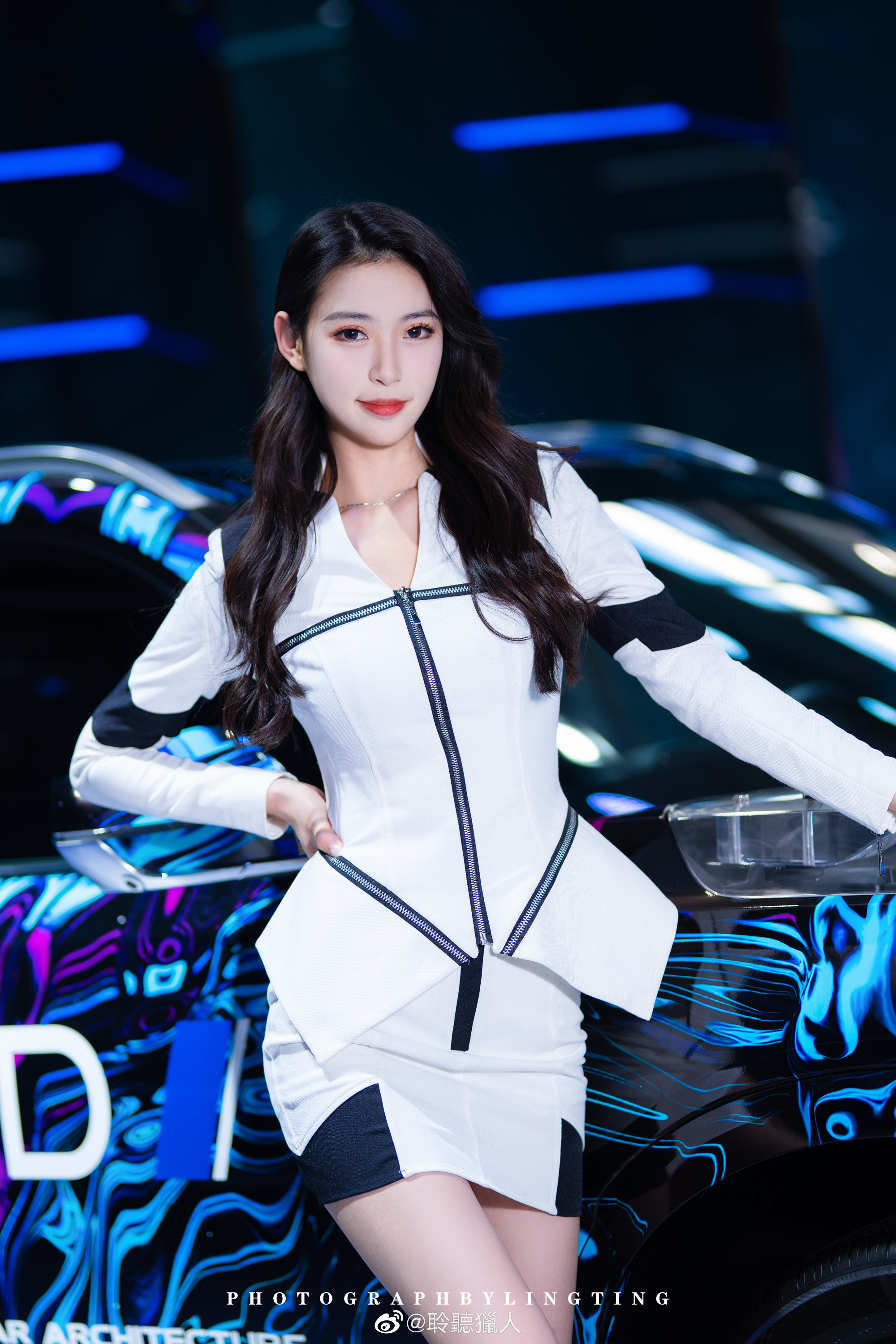 美腿美女车模超短裙高跟鞋套图