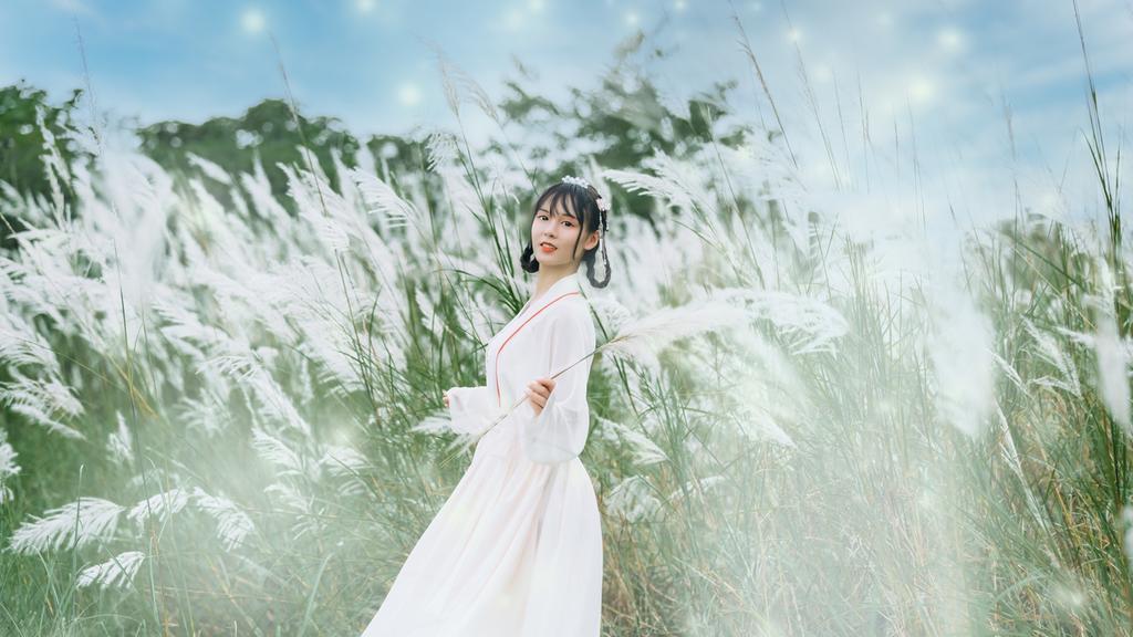白衣古装美女芦苇荡小清新写真