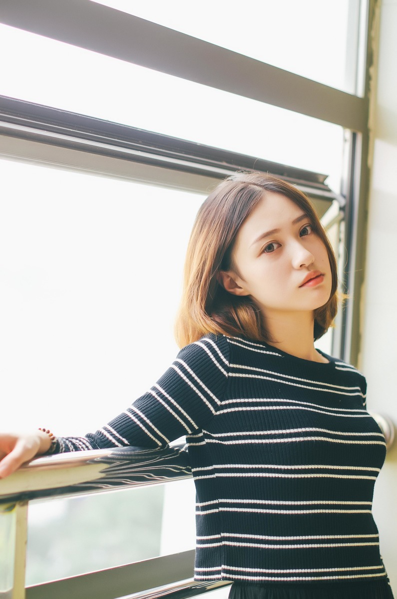 越看越有味道的短发素颜美女