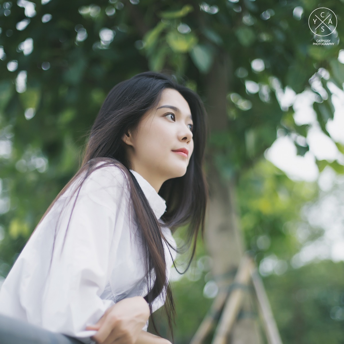 皮肤白净的邻家女孩