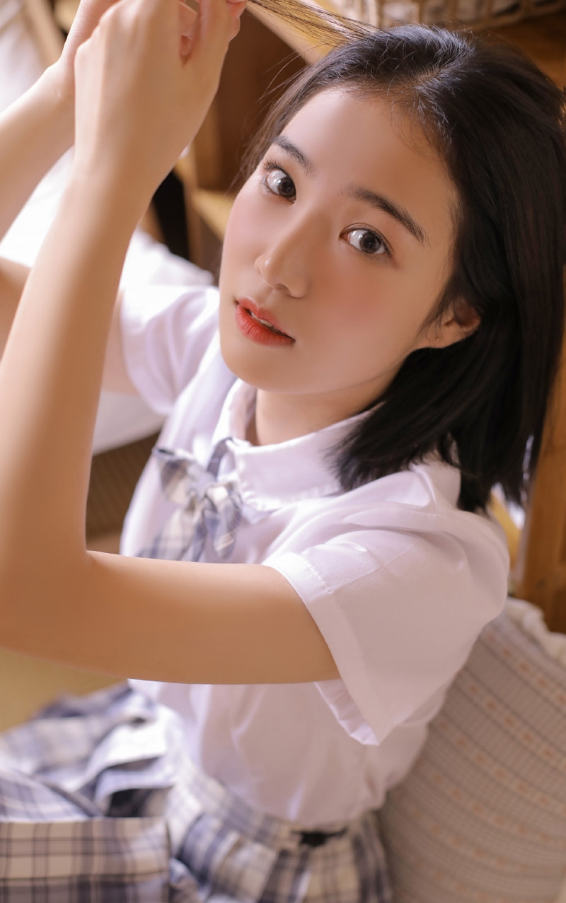 制服美女清新气质室内个人写真