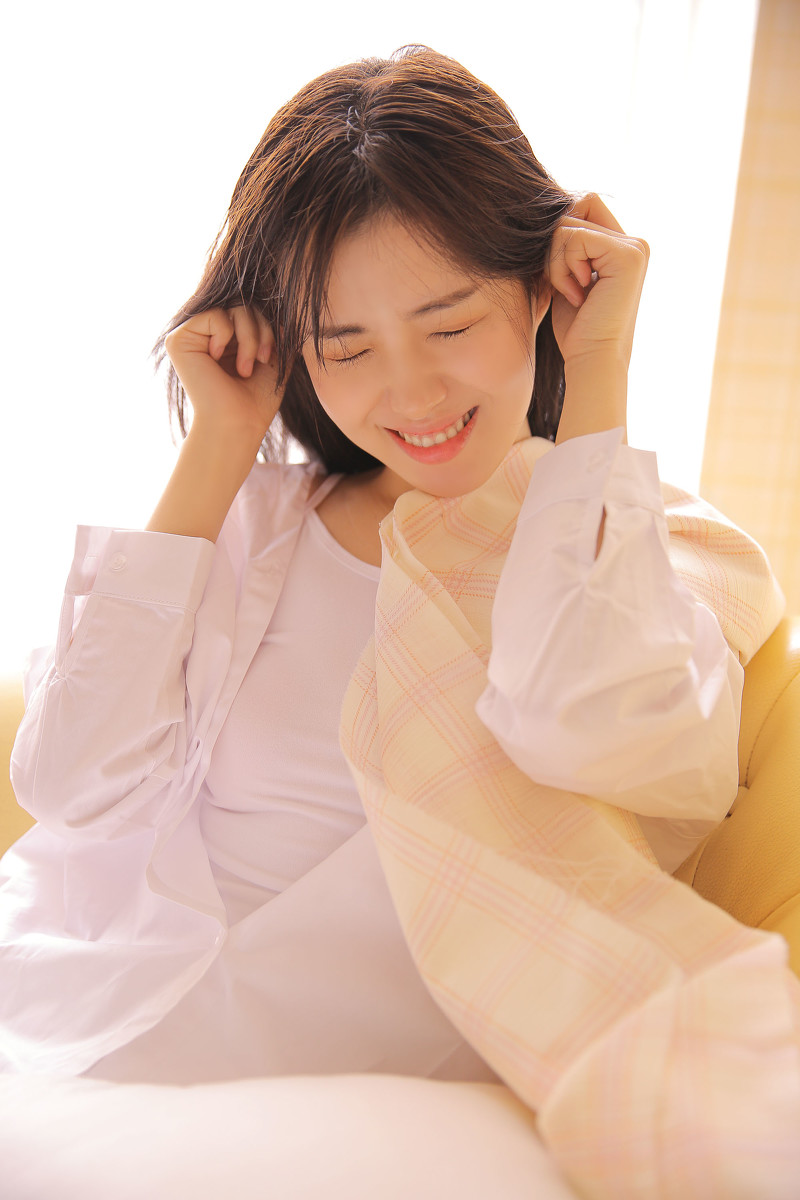[爱蜜社]宅男女神小狐狸极致透视装长腿诱惑的丝袜美腿