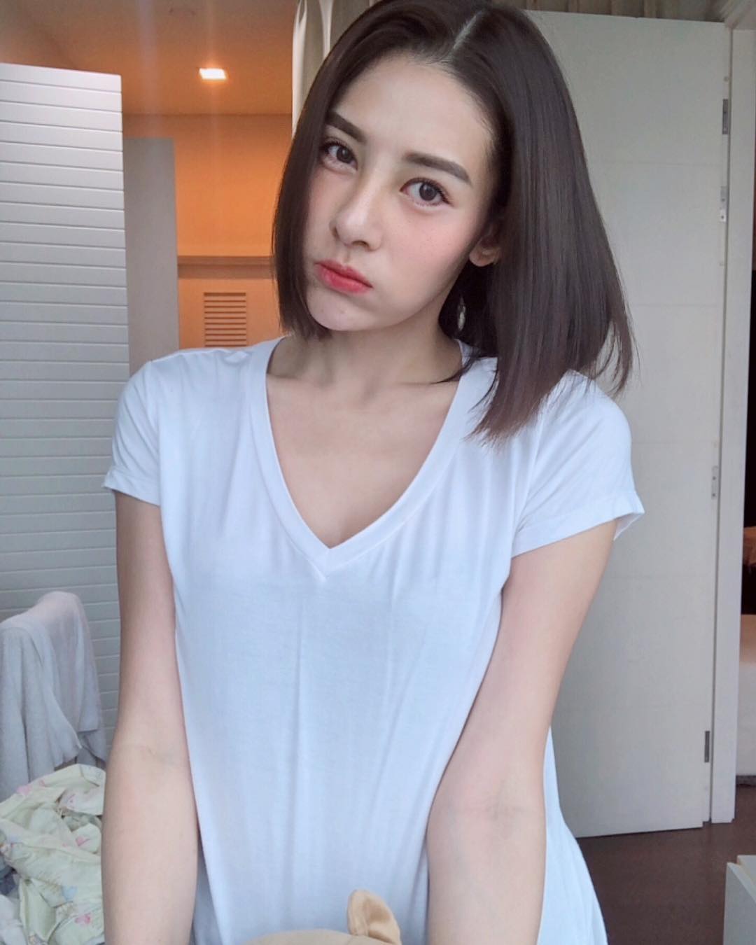 [爱蜜社]宅男女神小狐狸极致透视装长腿诱惑的丝袜美腿