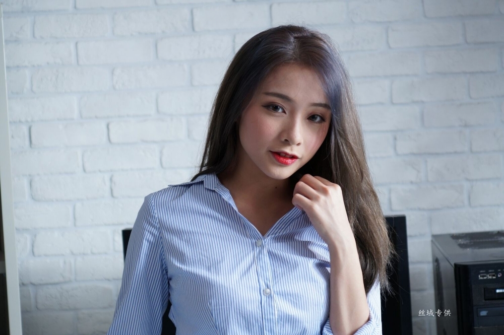 卷发美女肉丝包臀裙妩媚妖艳美女全棵身体写真