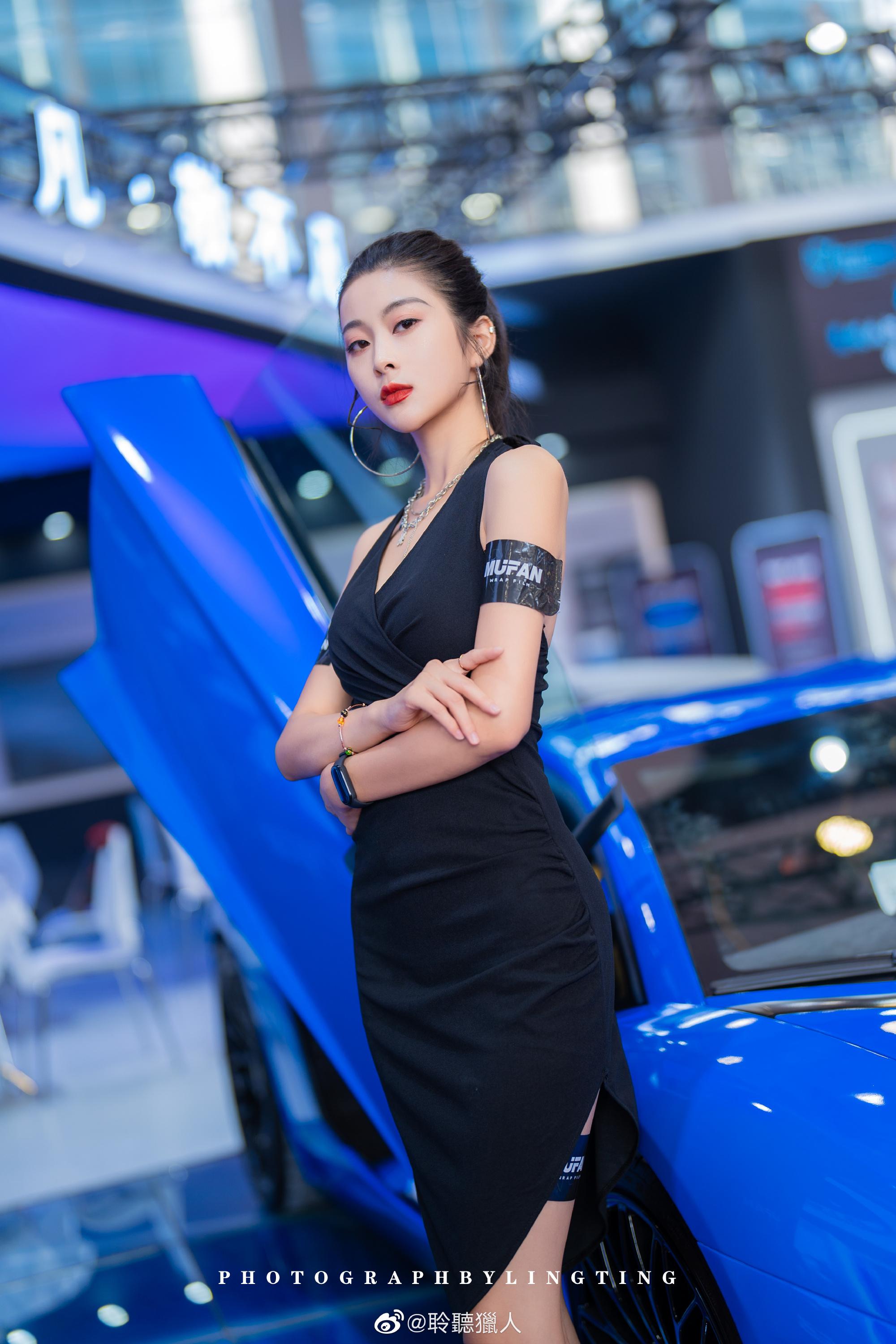 车模美女性感优雅大秀靓丽身姿车展摄影