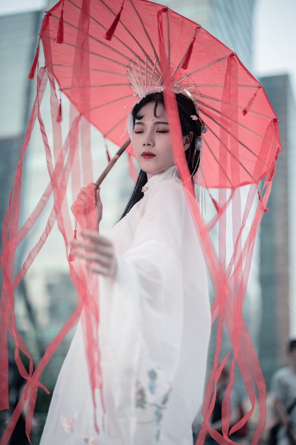气质美人仙气飘飘红绸缎带唯美好看的古装摄影
