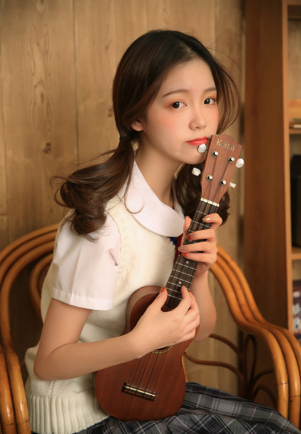 细腰长腿的午夜女人妩媚妖娆撕裂美女衣成熟自拍照