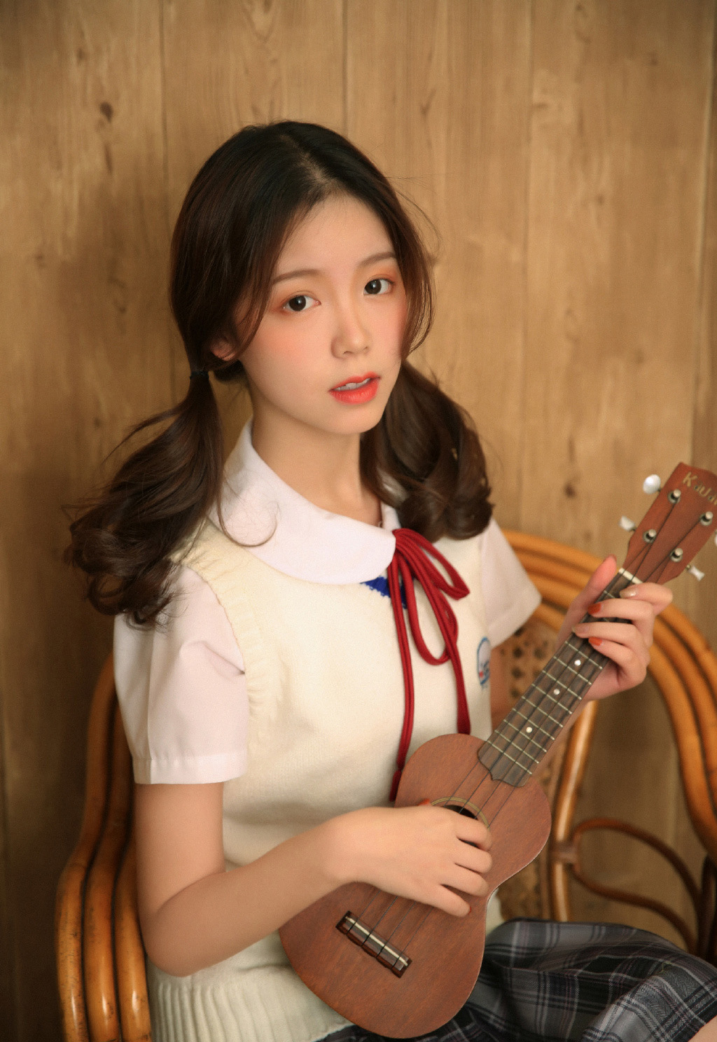 细腰长腿的午夜女人妩媚妖娆撕裂美女衣成熟自拍照