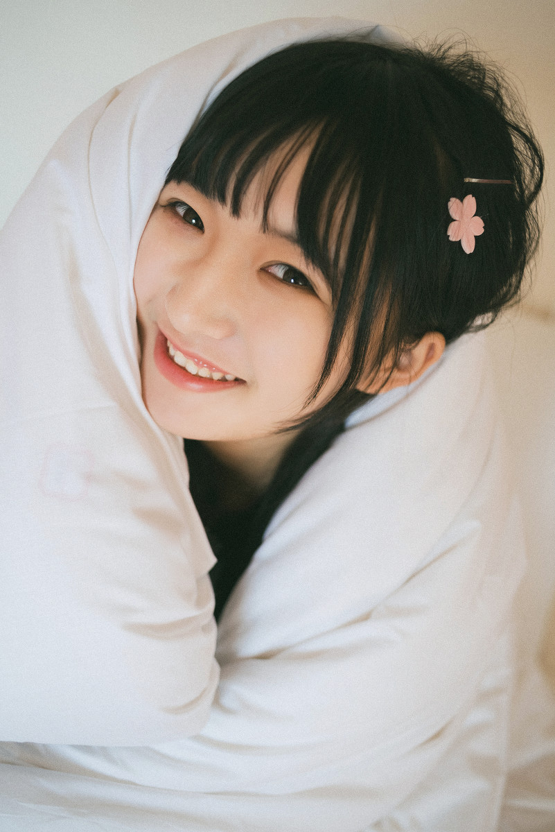 细腰长腿的午夜女人妩媚妖娆撕裂美女衣成熟自拍照