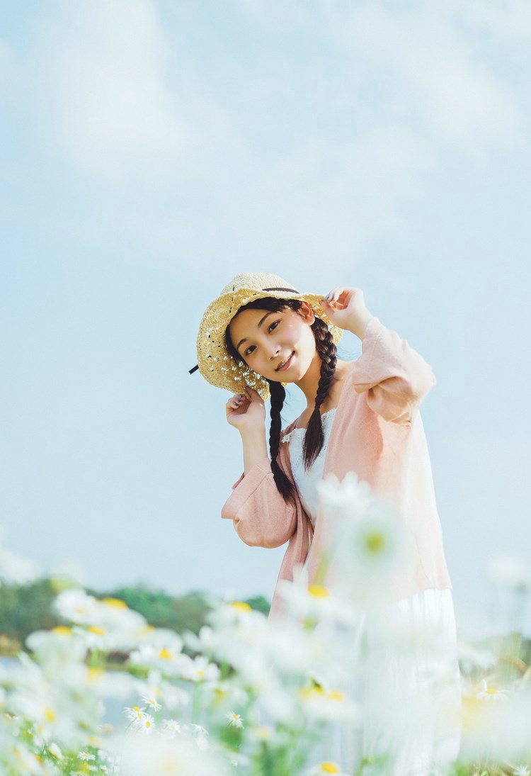 细腰长腿的午夜女人妩媚妖娆撕裂美女衣成熟自拍照