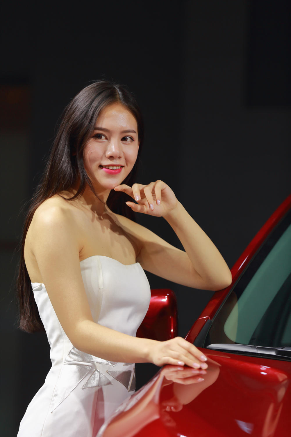 豪车美女细腰长腿妩媚私房写真