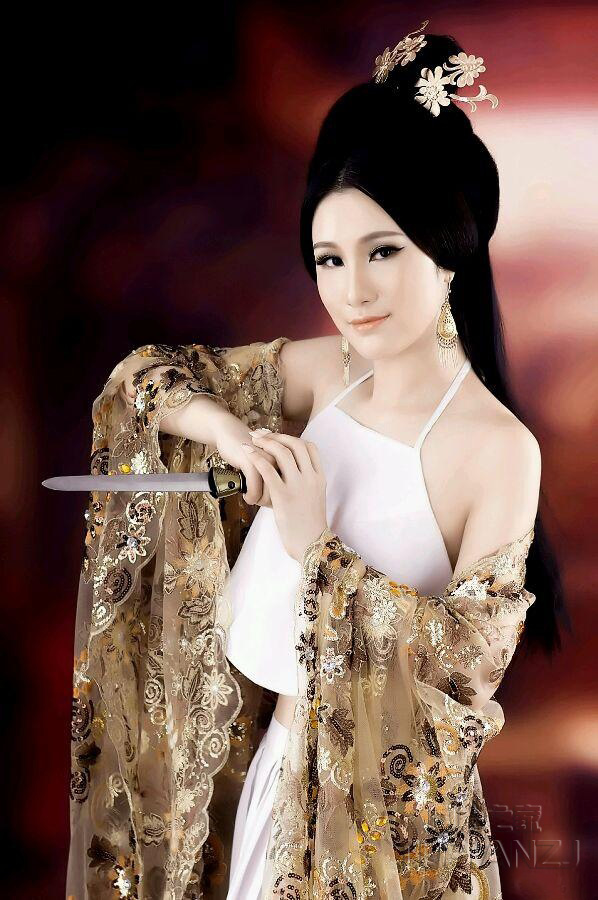 古典少女风姿卓越 性感唯美