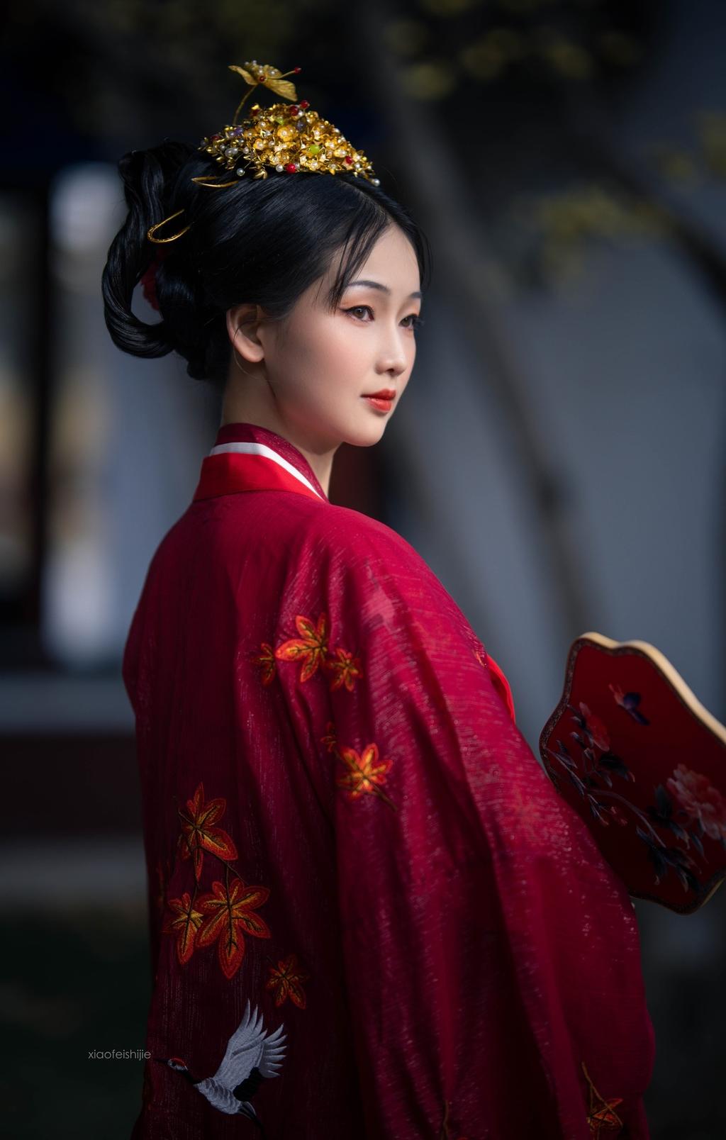 汉服美女红妆素裹明媚娇俏图片