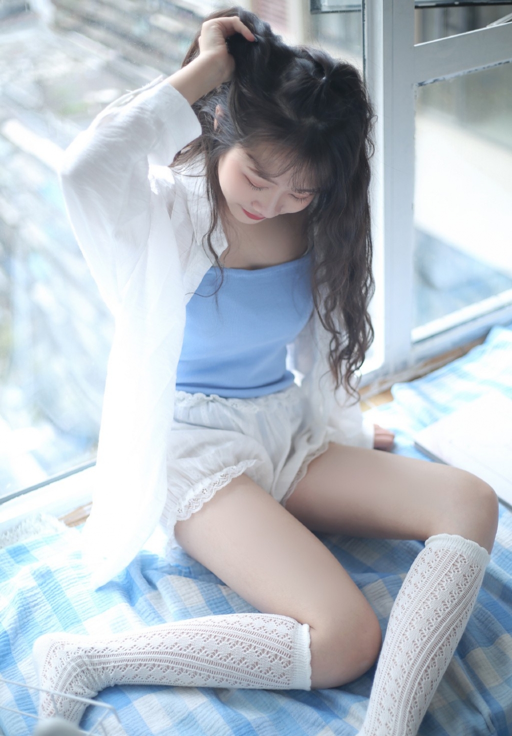 可爱萝莉床上内衣秀粉嫩美腿白丝诱惑迷人写真