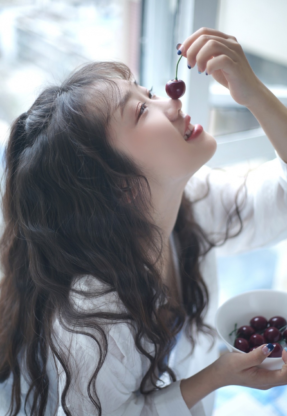 可爱萝莉床上内衣秀粉嫩美腿白丝诱惑迷人写真