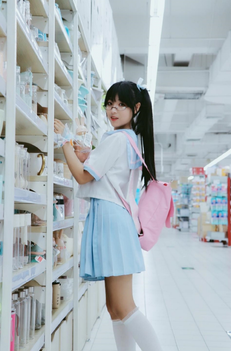 双马尾制服美女白丝美腿街拍软妹穿搭写真