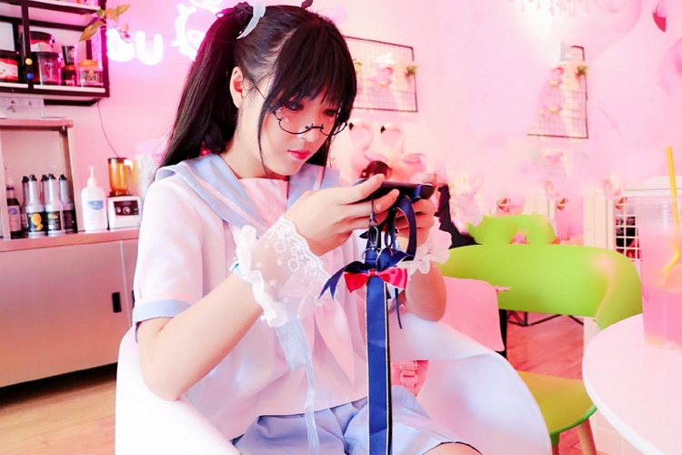 双马尾制服美女白丝美腿街拍软妹穿搭写真