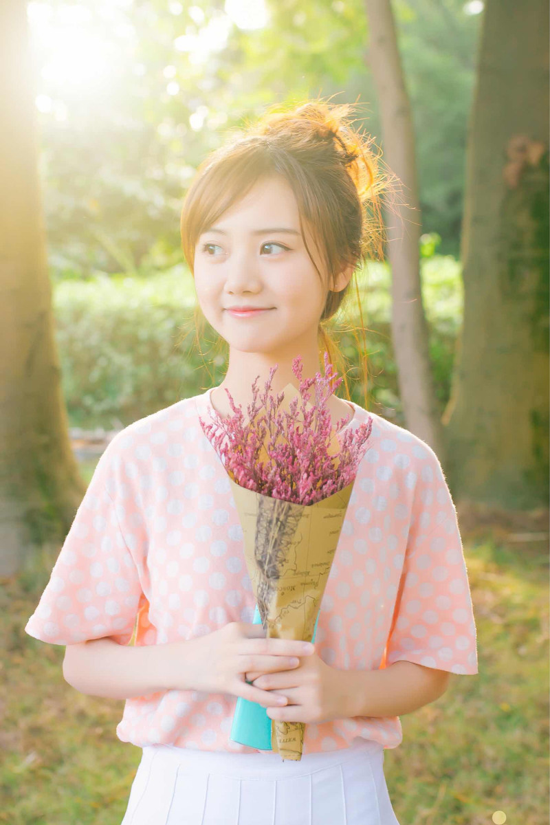 邻家大眼女孩