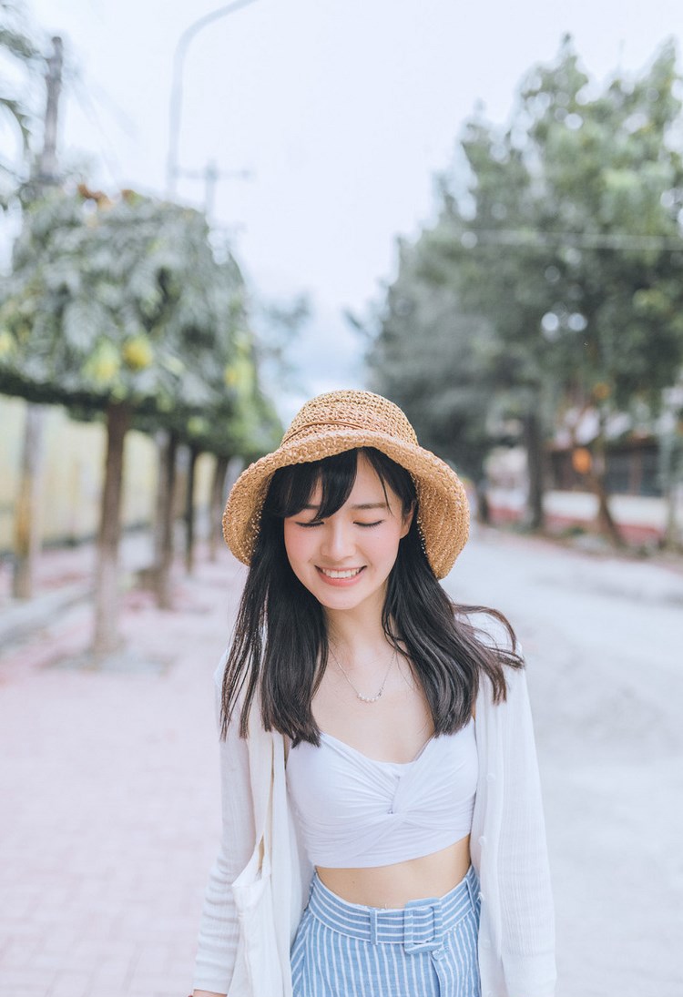 性感胸脯丝袜长腿美女