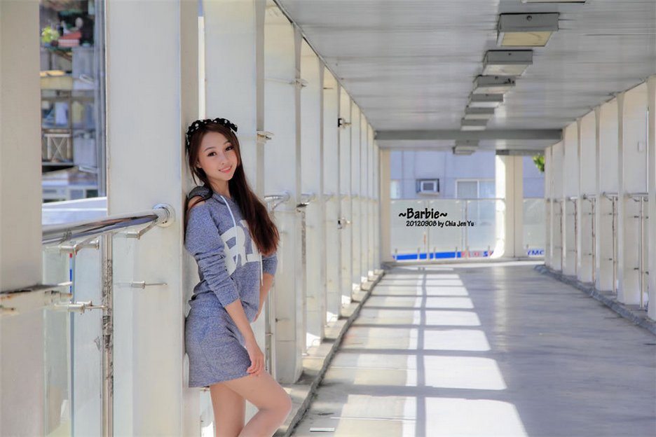 [异思趣向]丝滑透亮的玉足丝袜美足高跟鞋写真