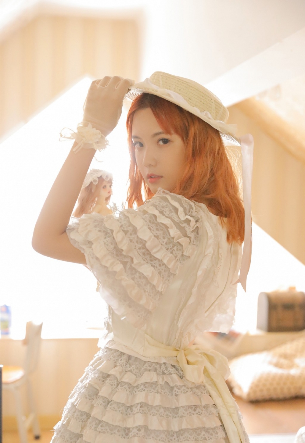 非主流美女碎花连衣裙漂亮脸蛋苗条身材成熟自拍照