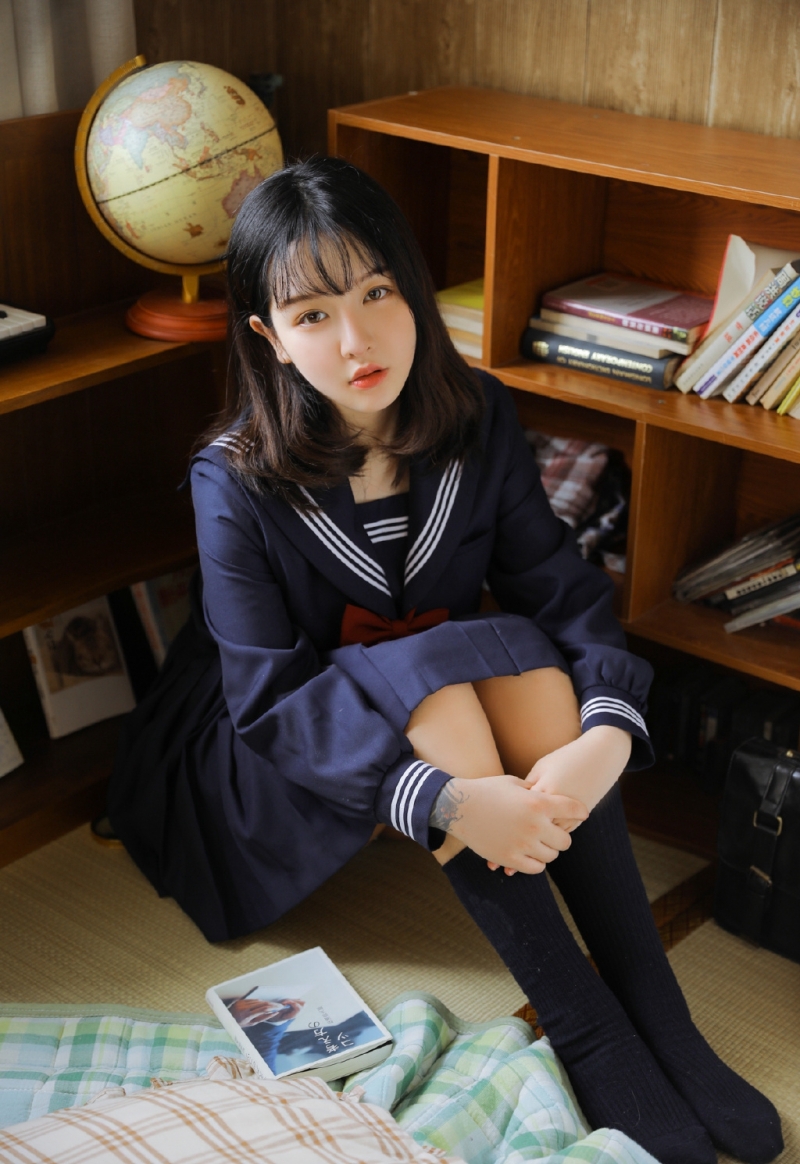 JK制服美女肤白貌美漂亮写真图