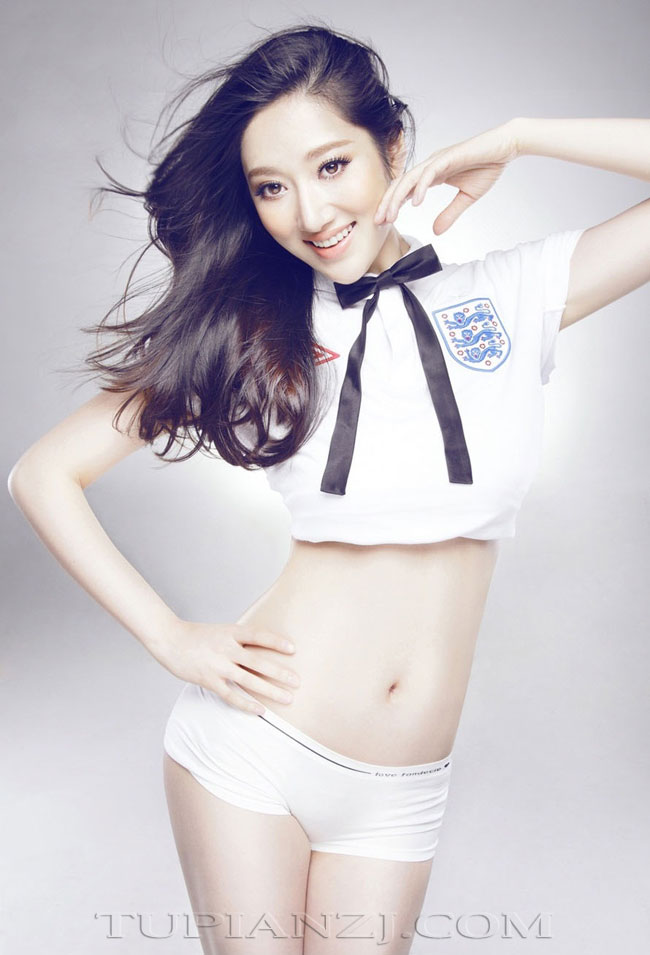 性感美女张舒媛上演白衣制服诱