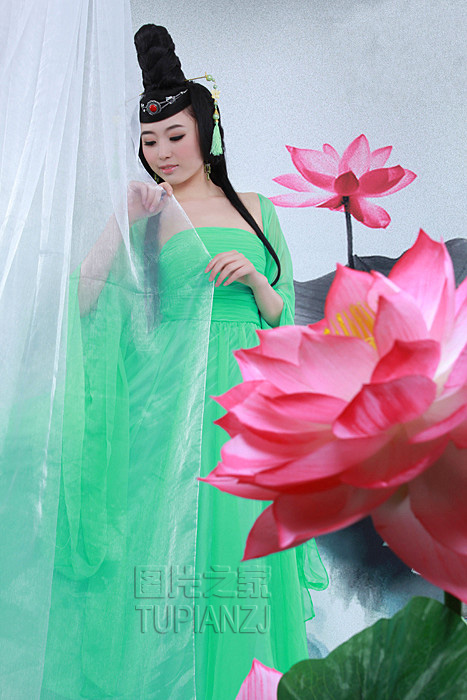 古典绿衣性感少女图片 妩媚引遐想