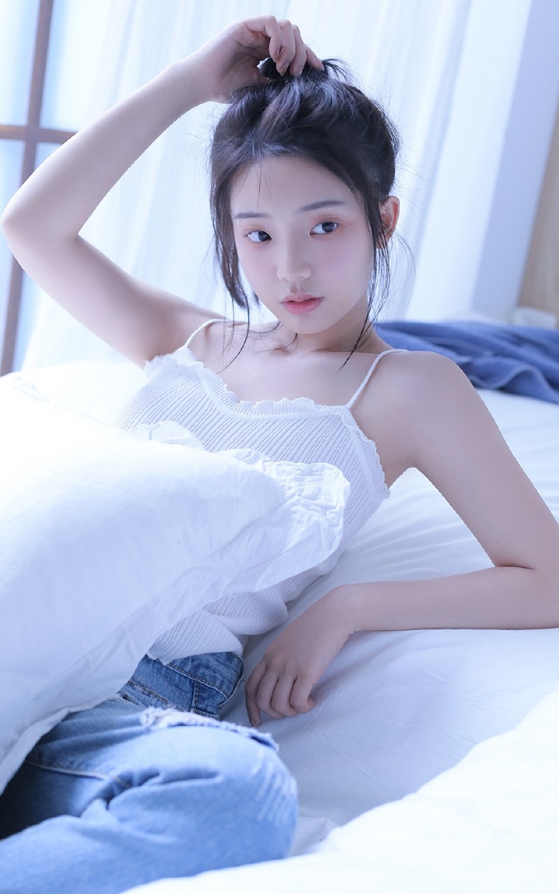 性感绝色美女细腻牛奶肌白嫩写真集