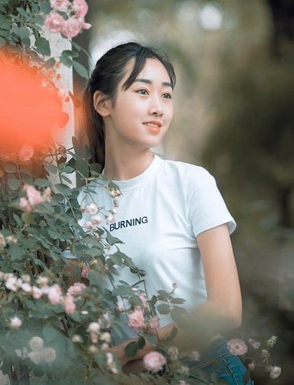 阳光成熟气质美女私房深沟床上风骚福利内衣性感写真图片