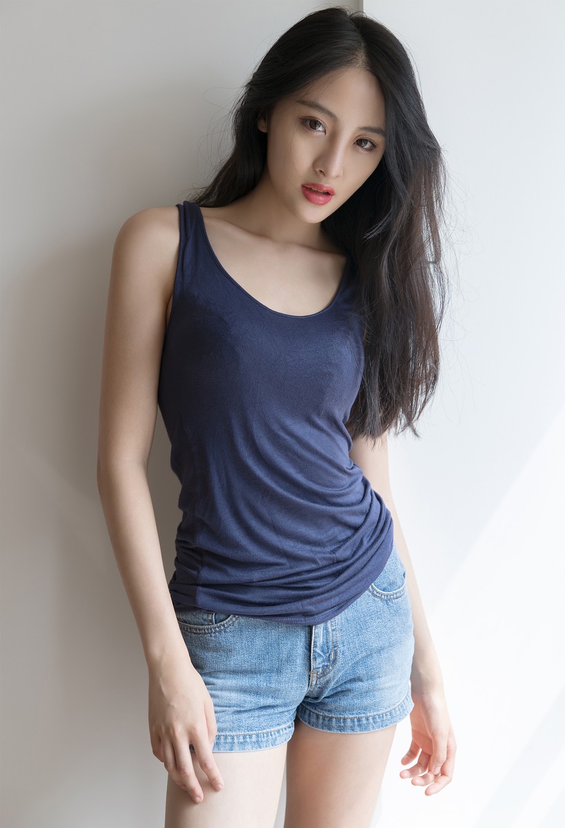 酷似古力娜扎牛仔短裤美腿美女