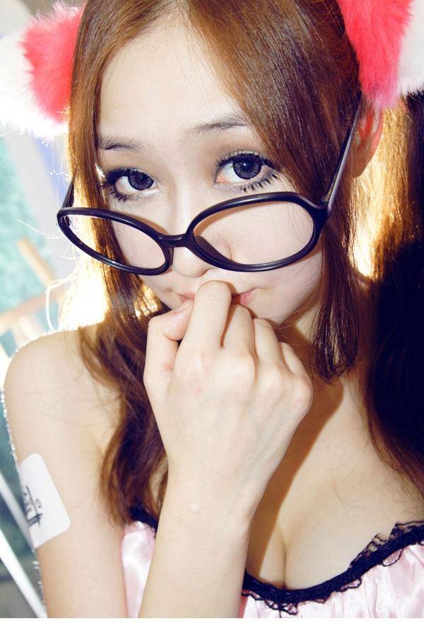 美女深v职业装超短裙亚洲大胆人休艺术