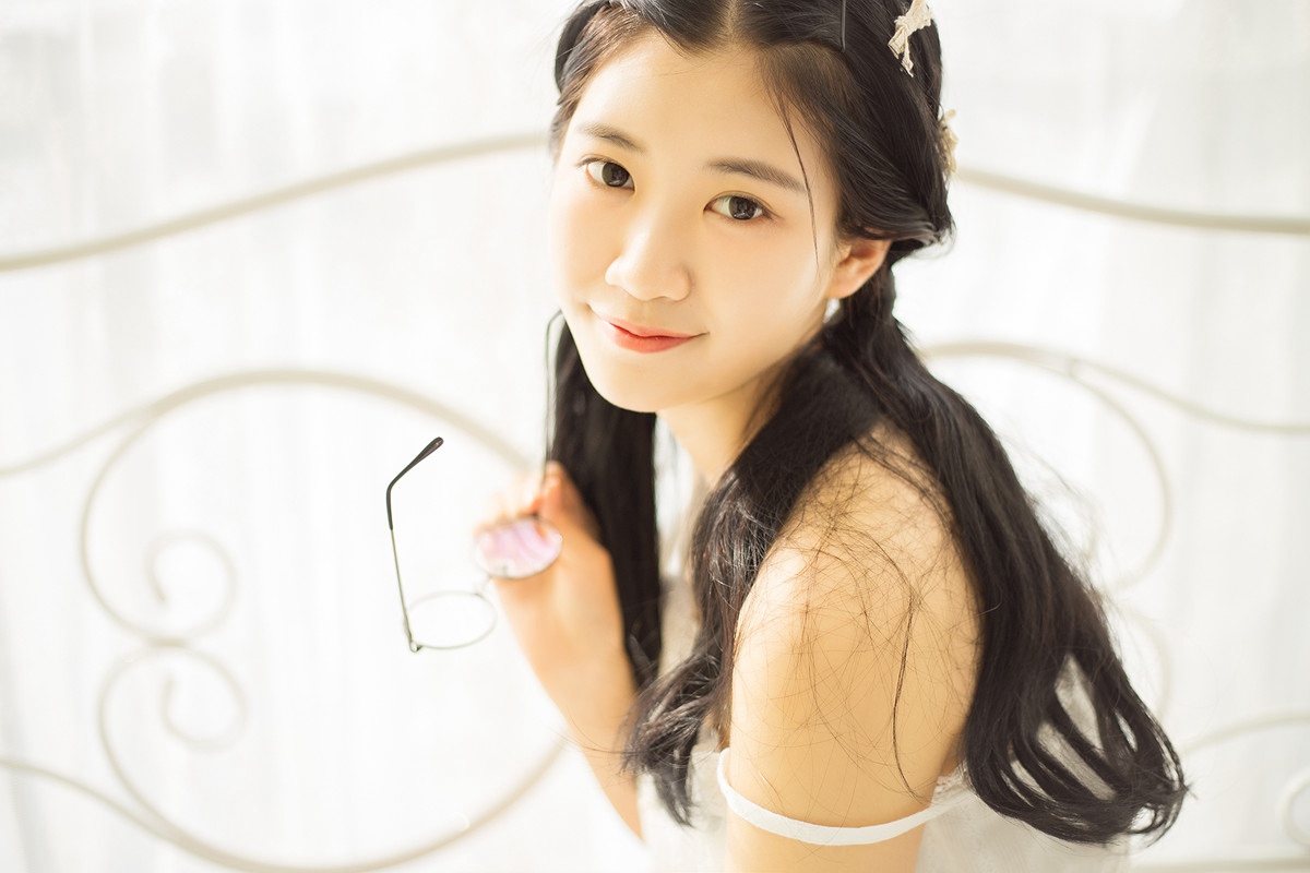 美女深v职业装超短裙亚洲大胆人休艺术