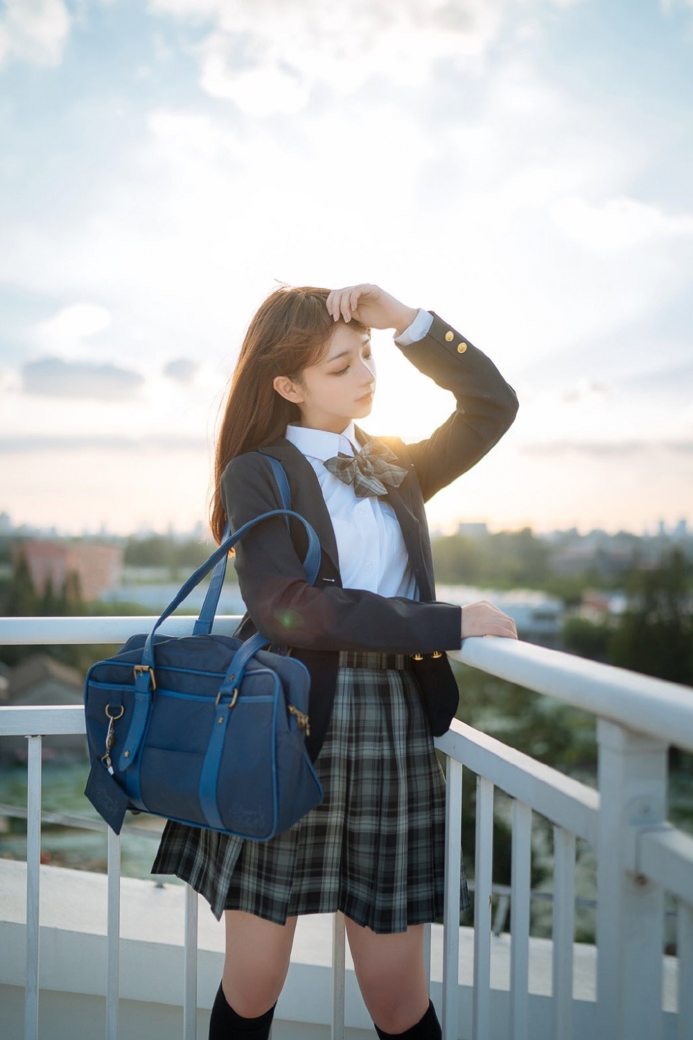 户外街拍制服美少女黑丝美腿青涩养眼校园生活写真