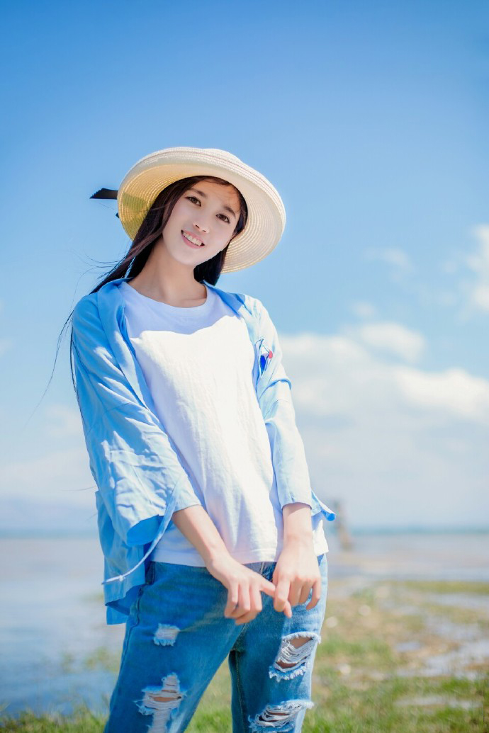 性感女人紧身皮衣长腿细高跟沙发上妩媚风骚美女艳照
