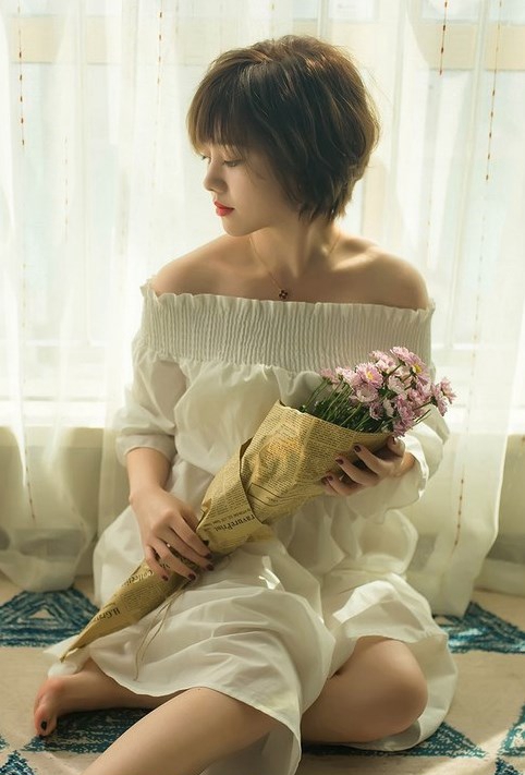 蕾丝内衣黑丝长腿袜美女
