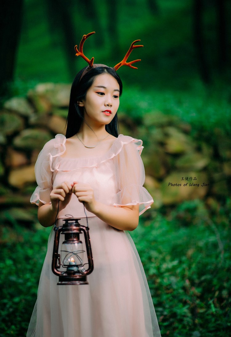 美女御姐泳池长腿翘臀火辣劈叉性感性感写真图片