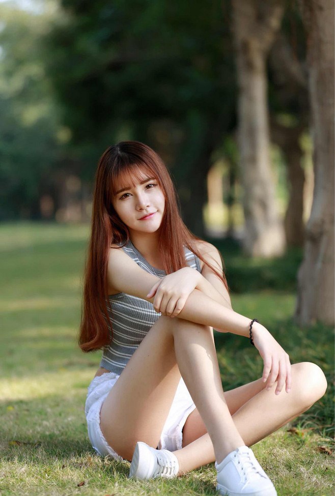 内衣美女半裸翘臀精美人体艺术写真