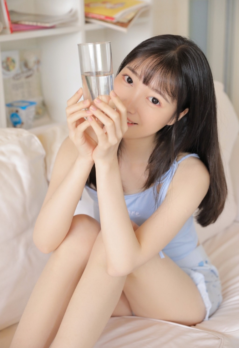 邻家女友吊带小短裤玲珑身段极品图库